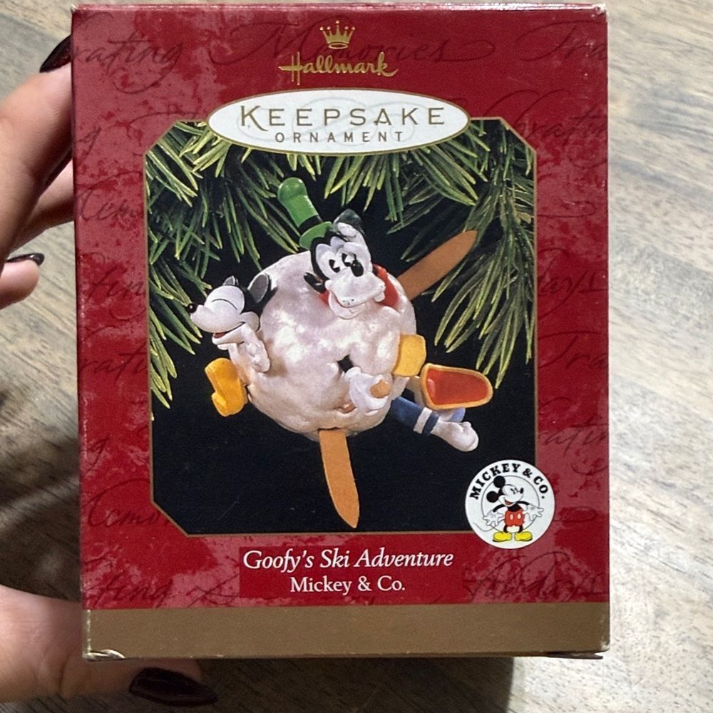 Hallmark Keepsake “Goofy’s Ski Adventure” Ornament – Mickey & Co. – Disney